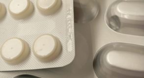 Первые признаки простуды: антибиотики не работают против вирусов