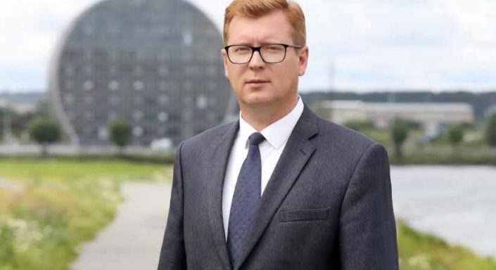 Мэр Первоуральска Кабец побывал на экскурсии на заводе «Искра»