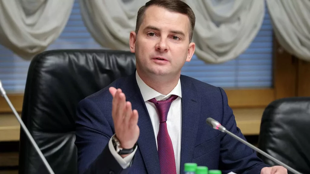Нилов: Россиян в конце года ждёт двухдневная рабочая неделя -