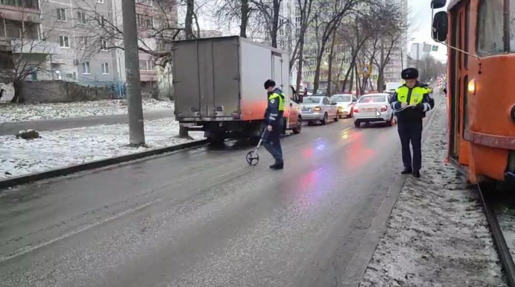 В Екатеринбурге трамвай сбил 11‑летнюю школьницу на улице Технической