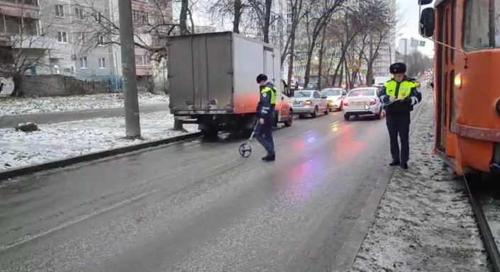 В Екатеринбурге трамвай сбил 11‑летнюю школьницу на улице Технической