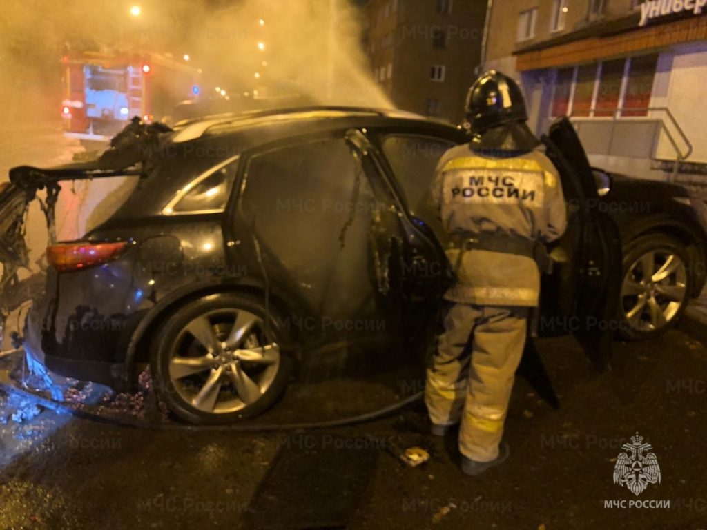 В Екатеринбурге за сутки сгорели три автомобиля