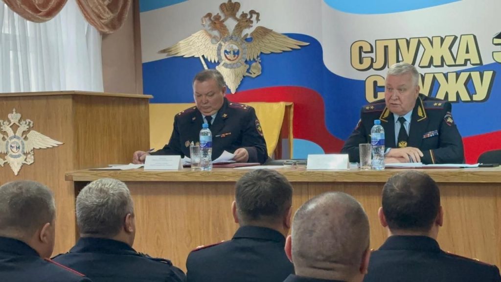 Генерал Мешков проверил боеготовность ОВД Первоуральска -
