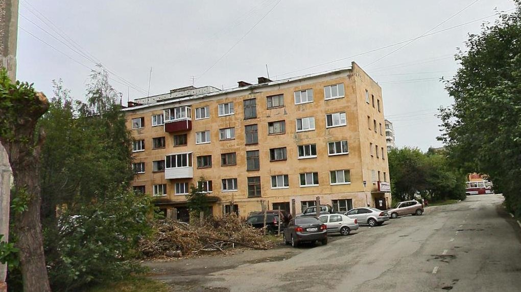 Справедливороссы вступились за жильцов дома скандально известного управленца ЖКХ -