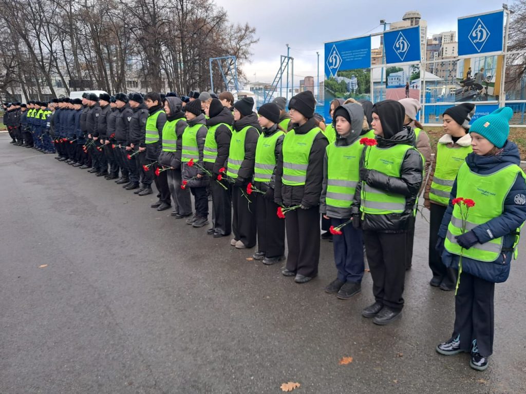 В Екатеринбурге прошёл митинг памяти погибших сотрудников МВД -