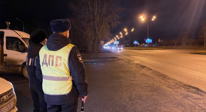Авто вылетело на тротуар и чуть не задавило пешеходов