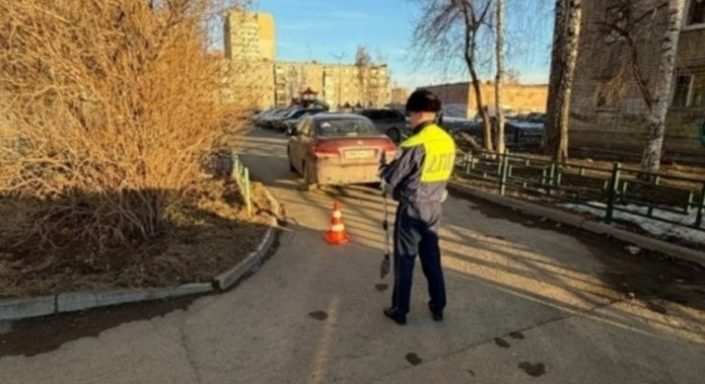 На Вторчермете иномарка сбила двухлетнего мальчика на самокате