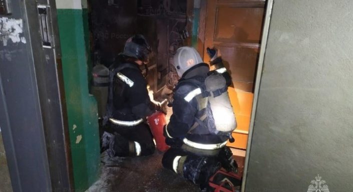 В Екатеринбурге из горящего 14-этажного дома спасли 28 человек