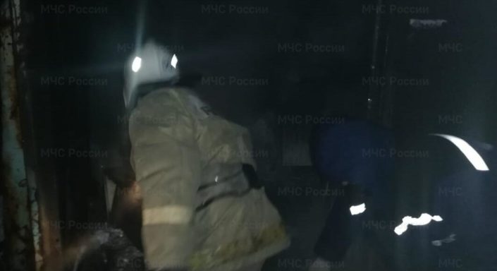 В Суворовском переулке Екатеринбурга сгорел торговый павильон