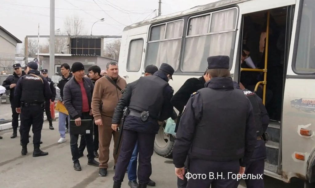 Столица Урала не место для нелегалов. МВД провело рейд в сфере миграции -