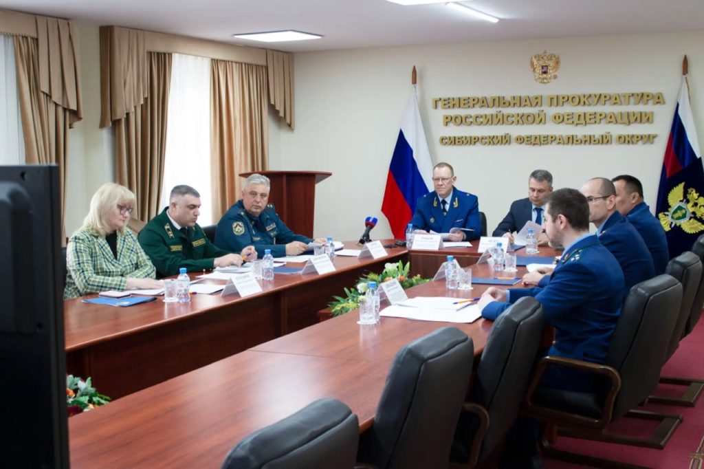 Генпрокуратура ищет способы борьбы с пожарами и паводками в УрФО -