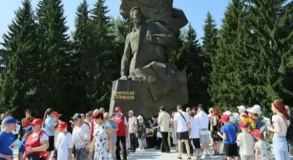 памятник разведчику Николаю Кузнецову