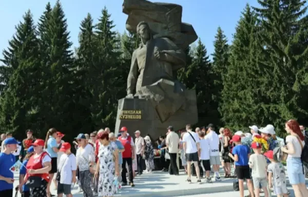 памятник разведчику Николаю Кузнецову