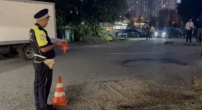 В Екатеринбурге автомобилист на Toyota сбил 6-летнего ребенка во время разворота во дворе
