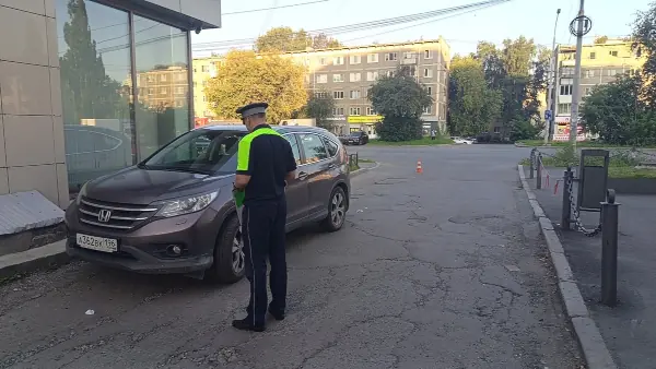 В Екатеринбурге пенсионер на Honda сбил 15-летнюю девушку на самокате