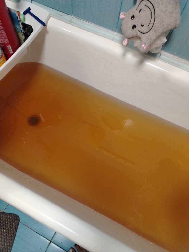 грязная вода тагил ванна