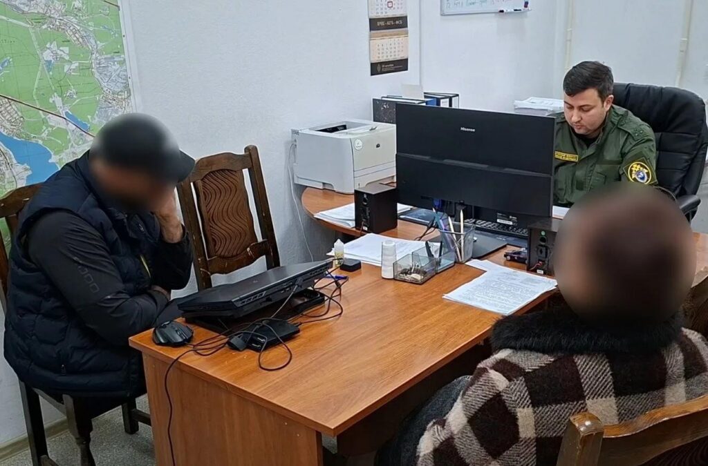 Трое жителей Екатеринбурга обвиняются в похищении человека и вымогательстве -